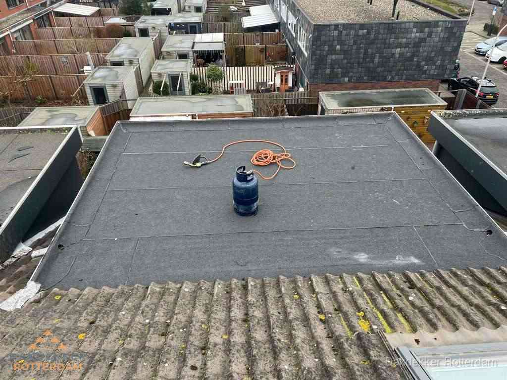 Dakreparatie plat dak met bitumen in Rotterdam